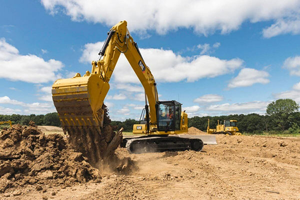 CAT320 シリーズ掘削機走行装置偏差の障害除去