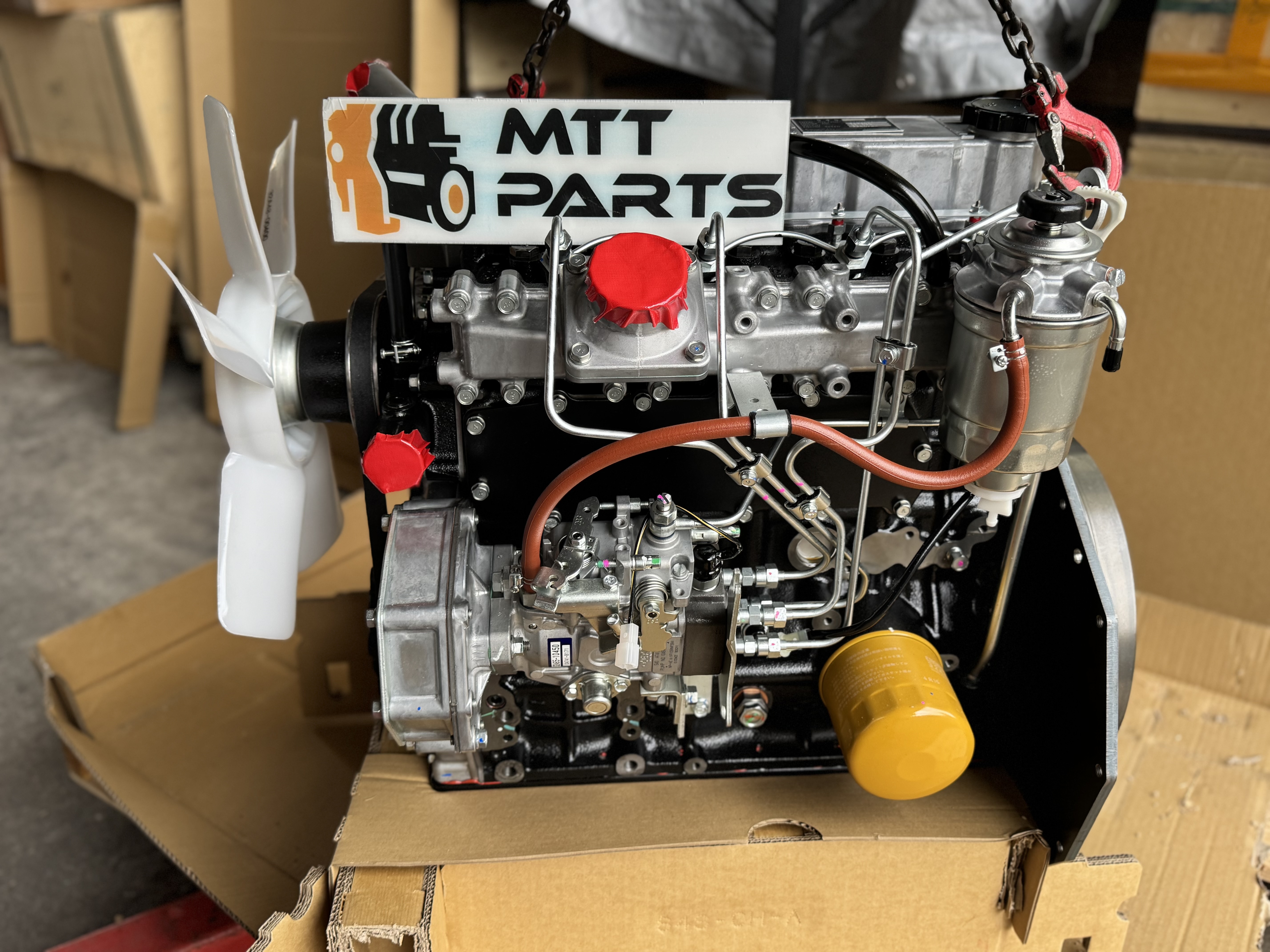 10 台の最新三菱 S4S エンジンが顧客に納入